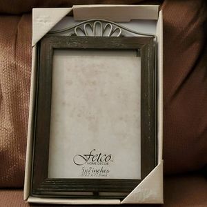 New 5x7 frame in box